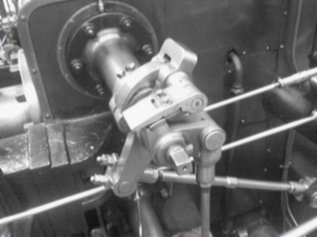 A grayscale photograph of steam-engine valve gear and piping, the standard test image used in edge-detection papers.